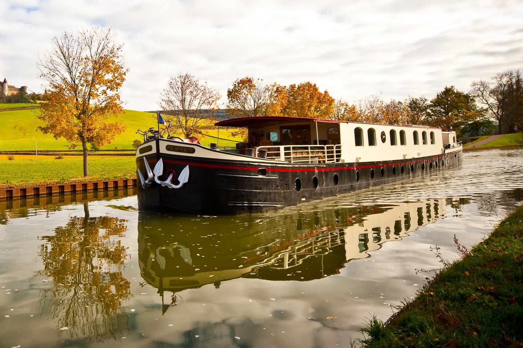 The Prospérité barge on a canal in Burgundy in autumn